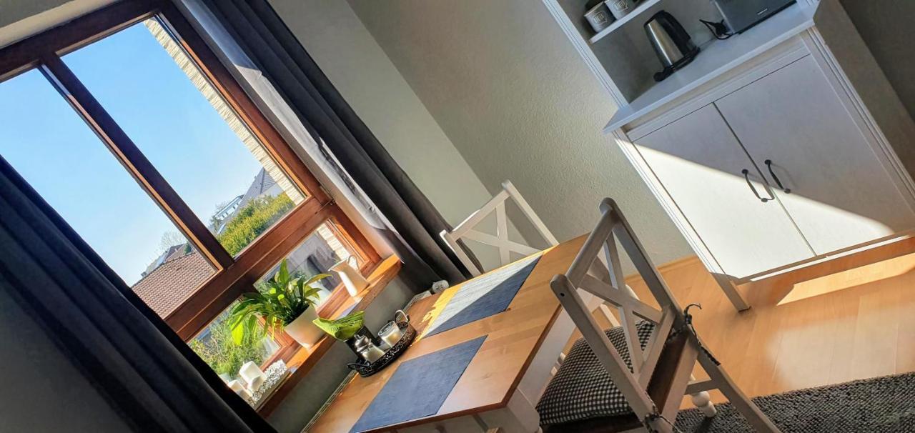 *To Hus* Wohnung Am Rande Von Jever Buitenkant foto