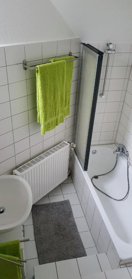 *To Hus* Wohnung Am Rande Von Jever Buitenkant foto